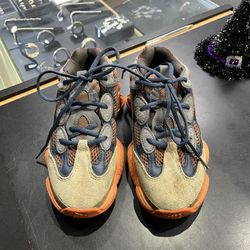 Gym Shoes 6.5Y (818744-2)