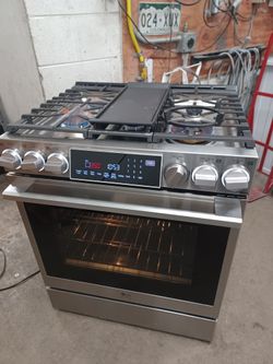 LG signature kitchen 30 inch slide in gas range