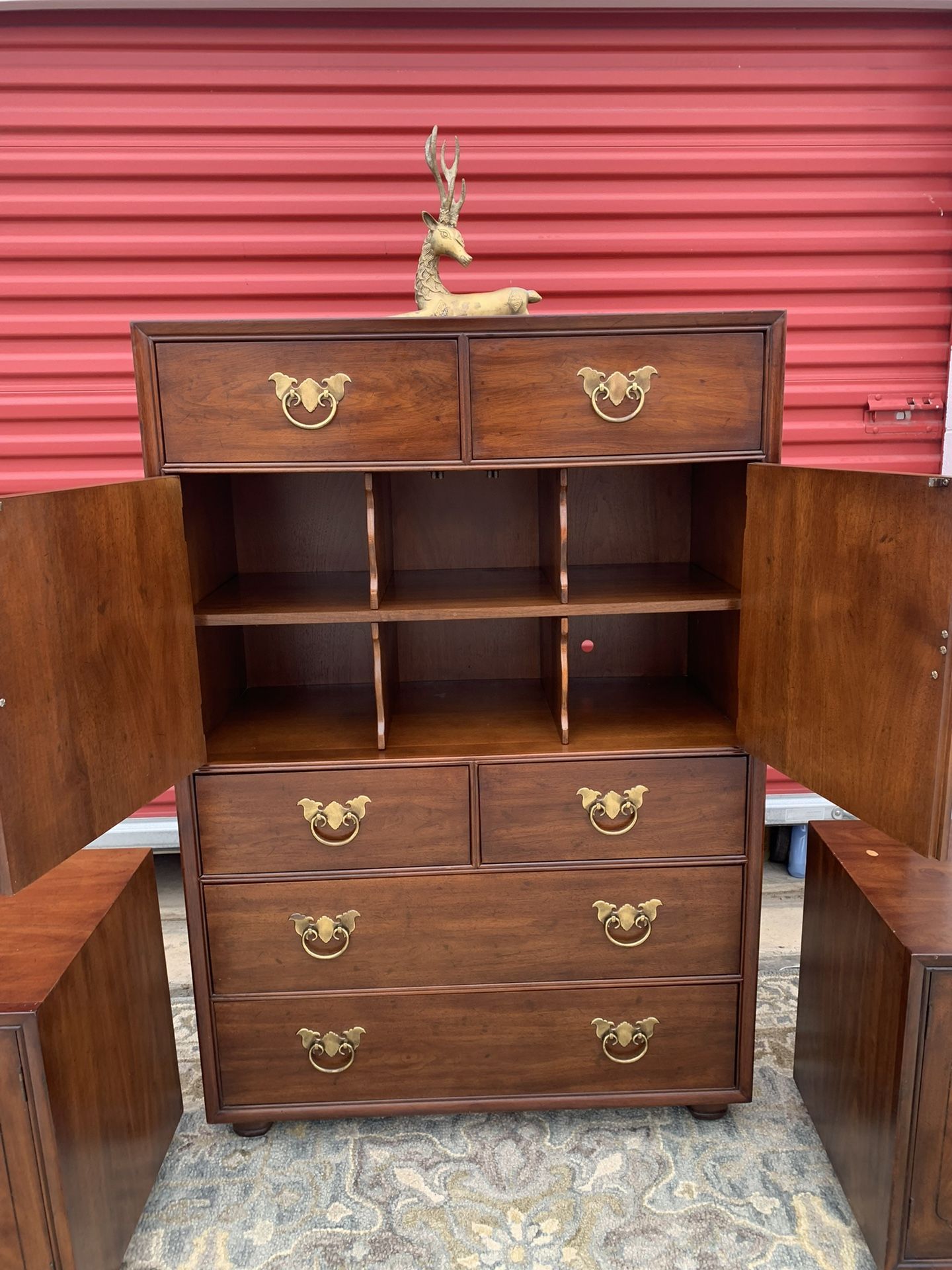 Mid Century Henredon Chest Off Drawers And Pair Nightstands
