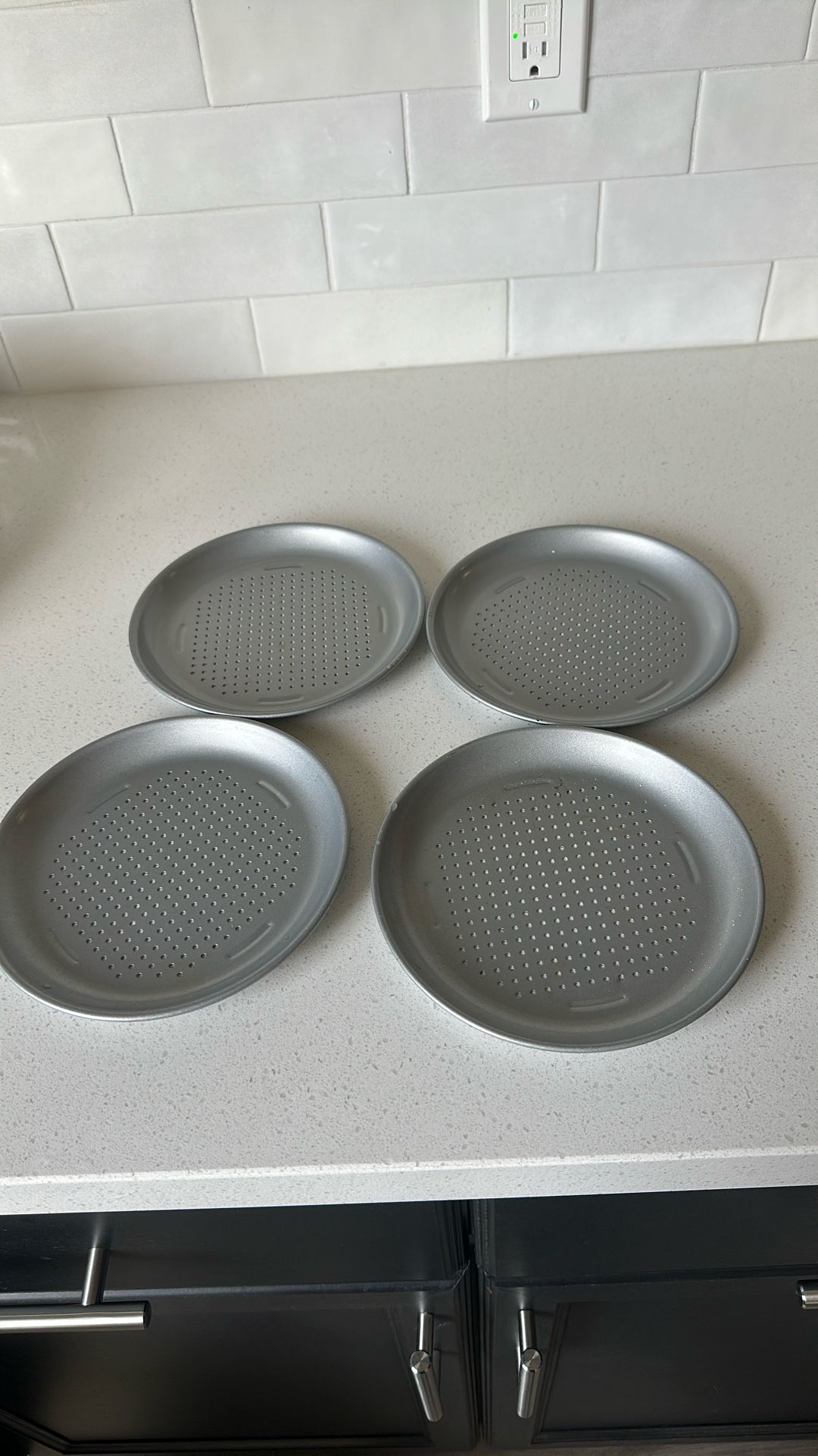 Set Of 4 Pans For Pizza
