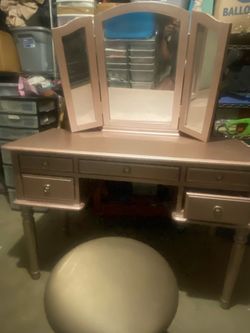 Vanity set