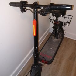 ELECTRIC SKUTE SCOOTER