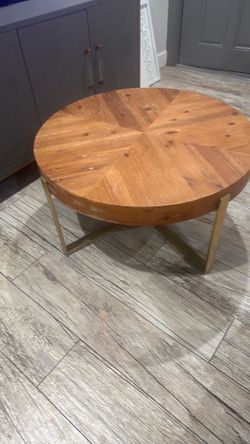 Round coffee table