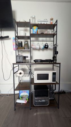 6-Tier Bakers Rack with Power Outlets
