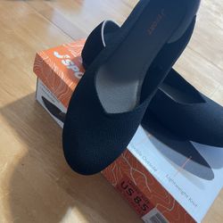 Brand New Black Flips Size 8.5 $15