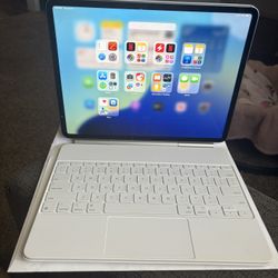iPad Air M3 Magic Keyboard And Ipencile 