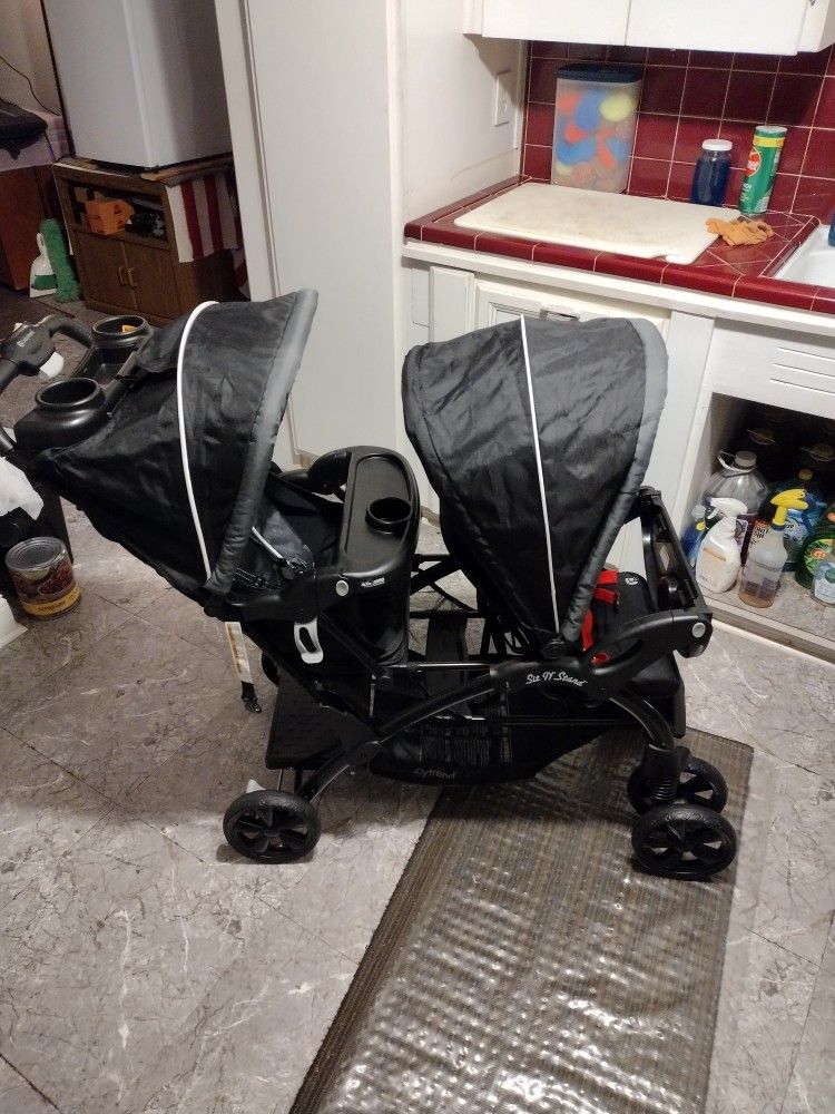 I HAVE A BRAND NEW DOUBLE BABY STROLLER!