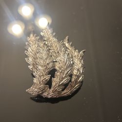 Sliver Leaf Broch Costume Jewelry