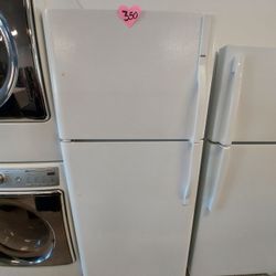 Top Freezer Refrigerator Used In Good Condition With 90days Warranty 