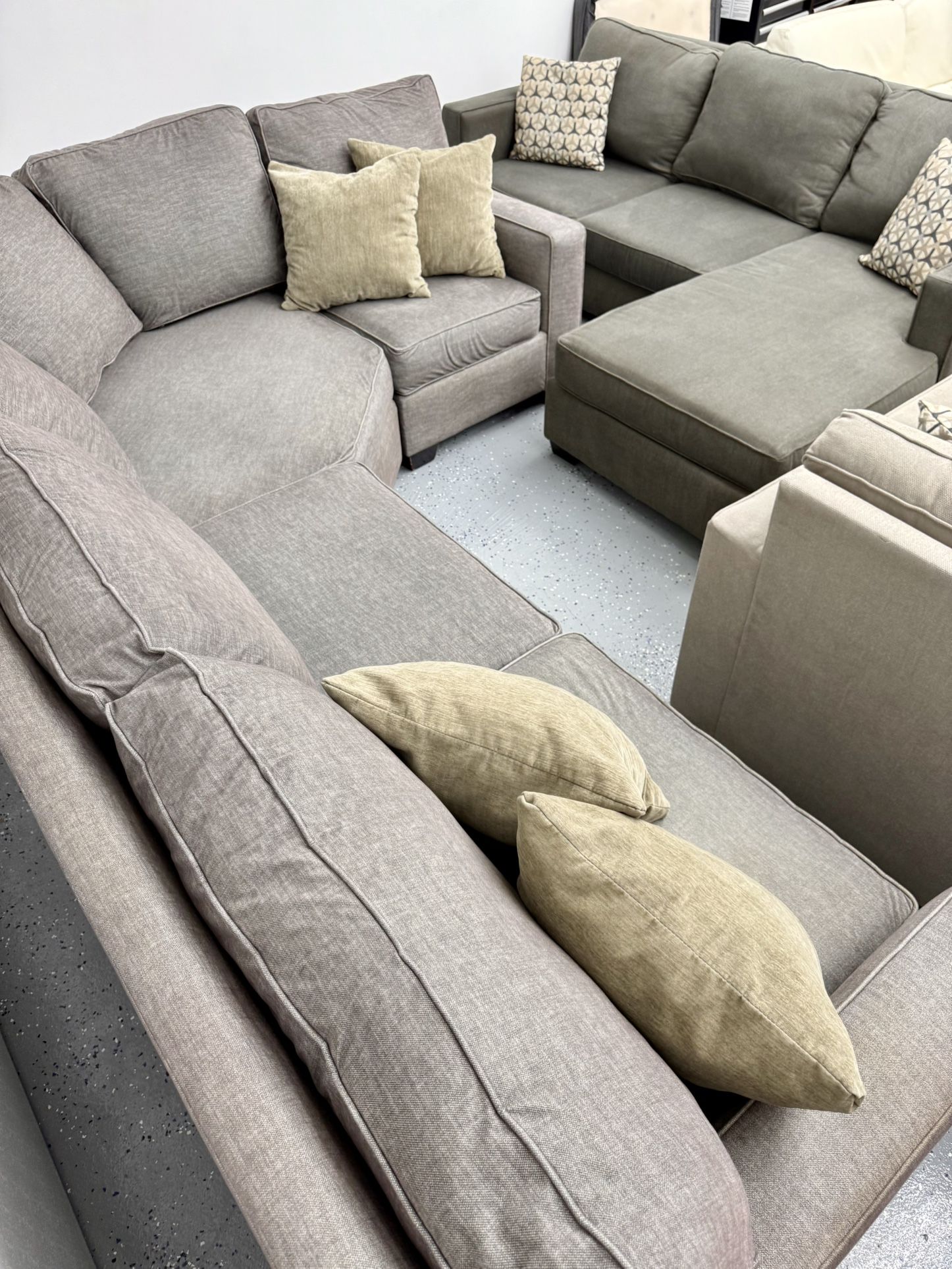 BLACK FRIDAY WEEK SALE – SOFA & SECTIONAL EVENT 