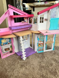 Small Barbie dream house