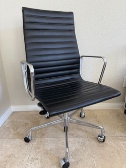 Herman Miller Eames Aluminum Group Chair