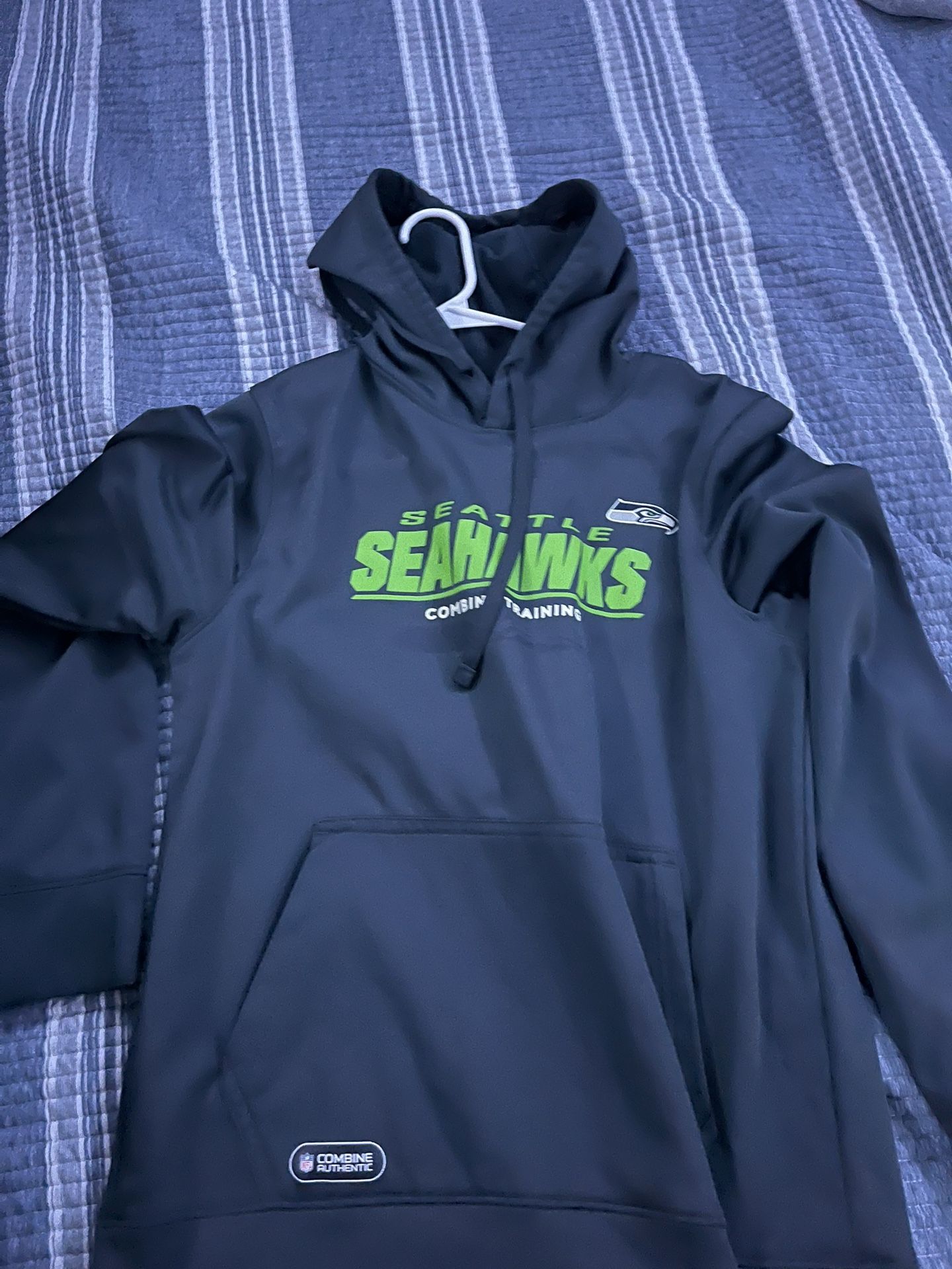 seahawks hoodie size medium