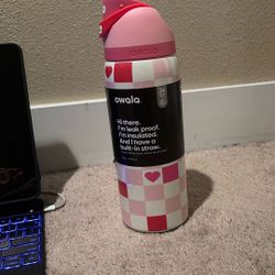 Owala Limited Edition Check Me Out Valentine’s Day  32oz