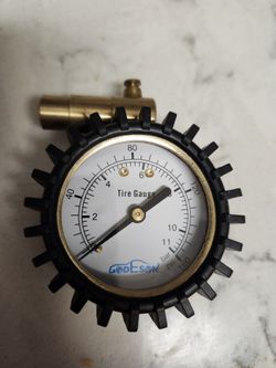 GODESON Tire Gauge Analog tire gauge with brass fitting. Schrader