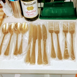 Stainless steel Gold Silverware 12 pieces, New never used