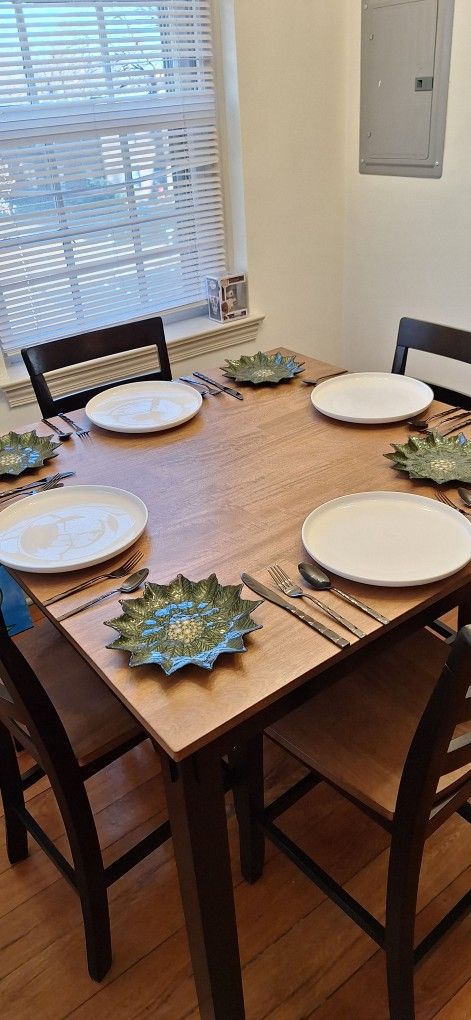 Ashley Furniture Kitchen Table With CHAIRS