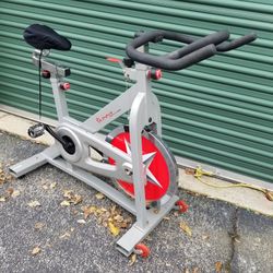 INDOOR SPINNING BIKE IN GOOD WORKING CONDITIONS.