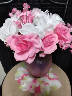 $35 very beautiful Pink and white Mother's day flowers in Pink vase To place an order Please give 2-3 weeks in advance notice. Thank you!