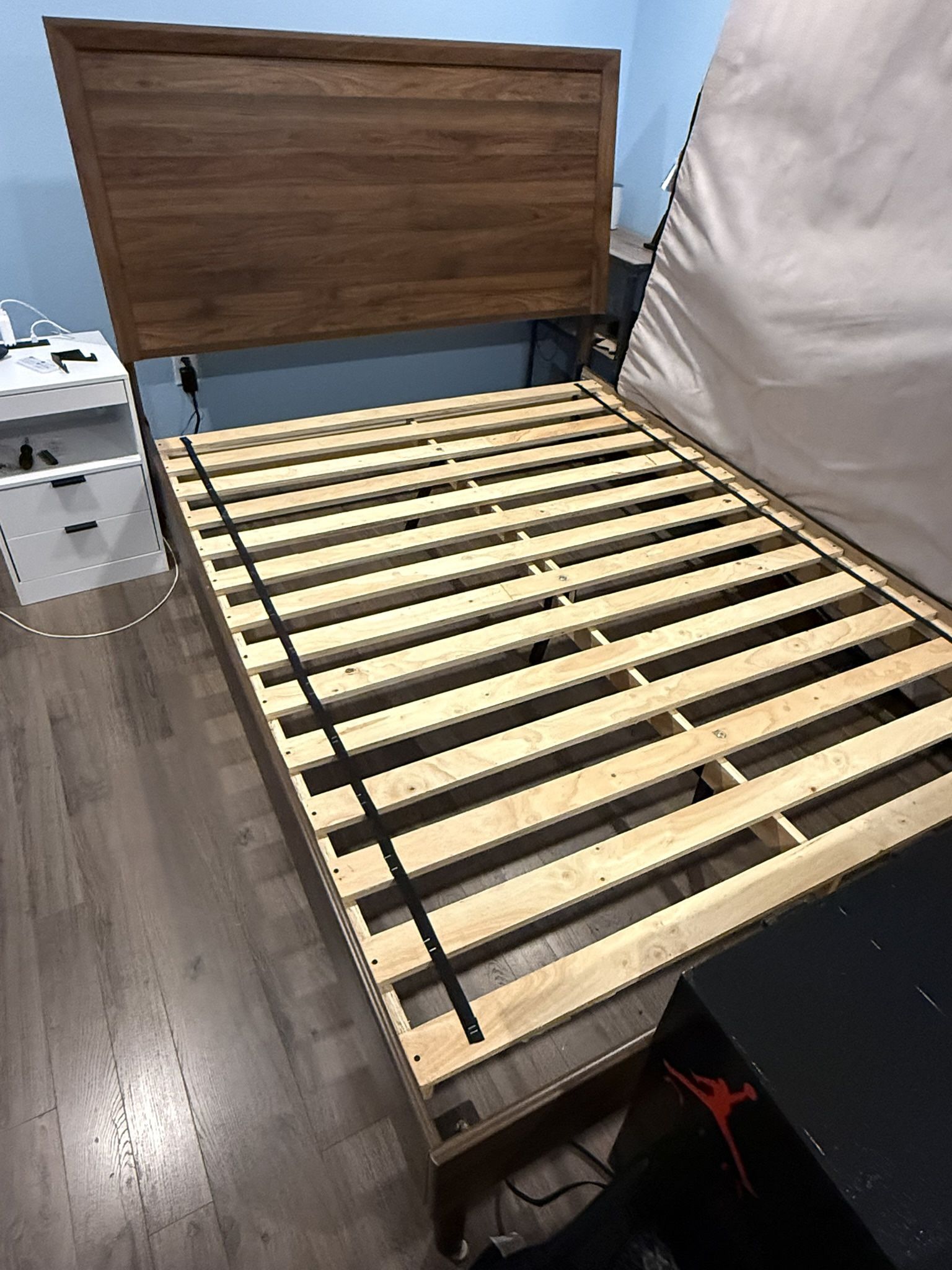 Ashley furniture Queen Size Bed Frame And Mattress