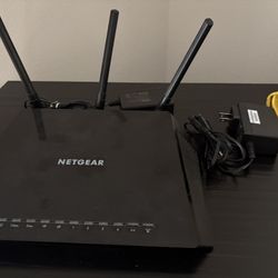 NETGEAR AC1750 WiFi Router (R6400v2) – Works Great