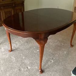 Dining Room table with extensions 