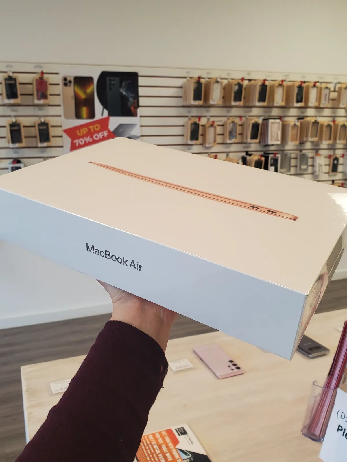 π¨ MacBook Air M1 Deal β Just $749 or $1 Down!