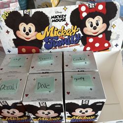 Mickey family keychain-POPMART