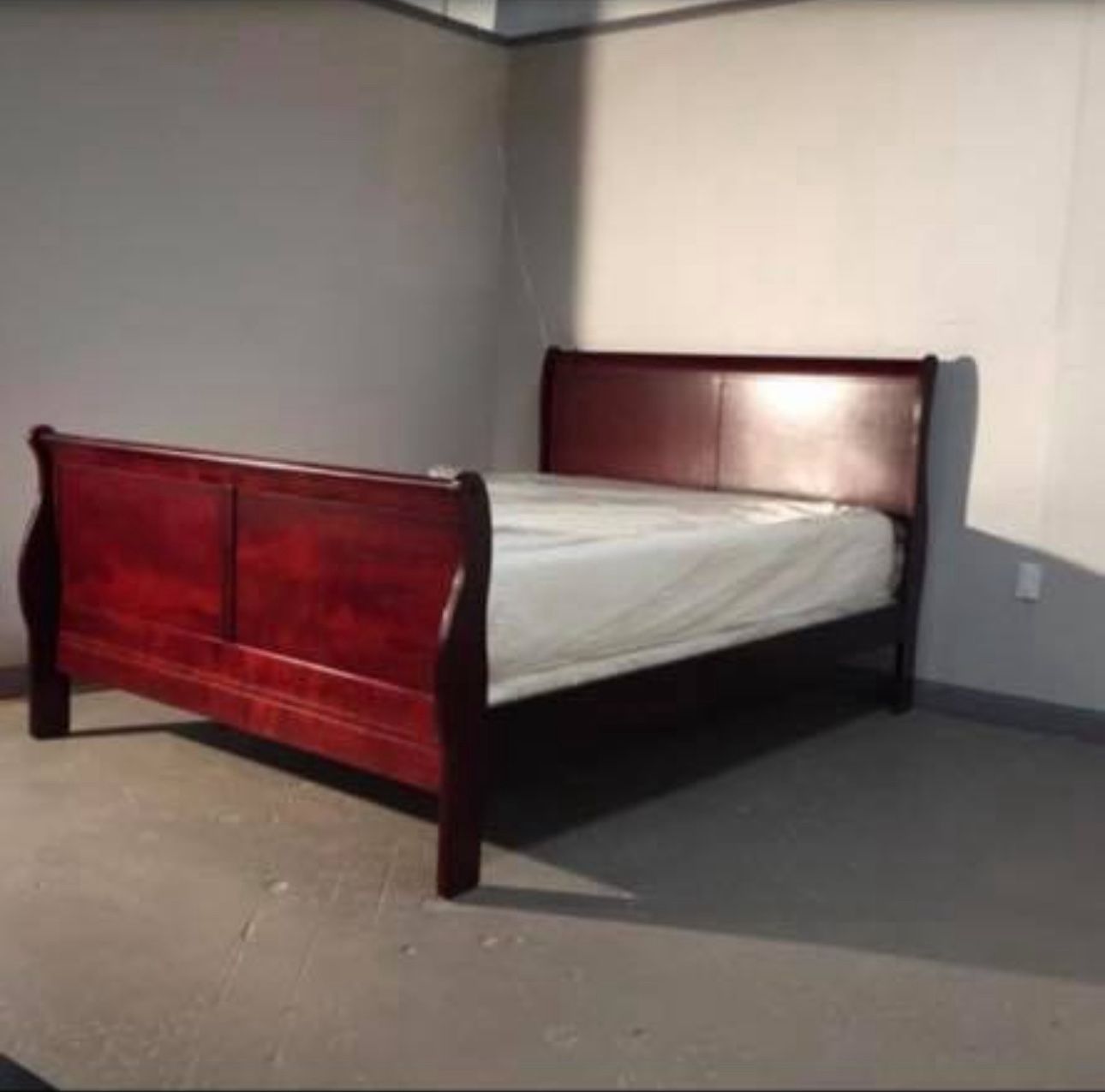 Brand New Queen Size Wood Sleigh Bed With Plush Mattress Set (Free Delivery)