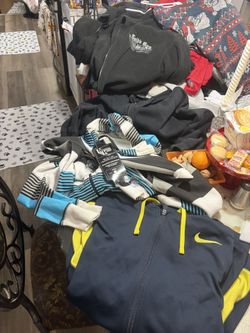 Men’s Hoodies   4  L   2 M.   $5 EACH