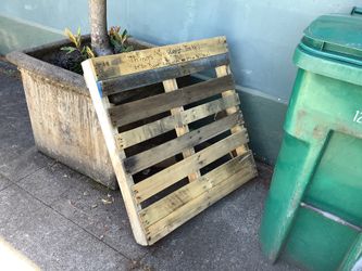 FREE Wood Pallet