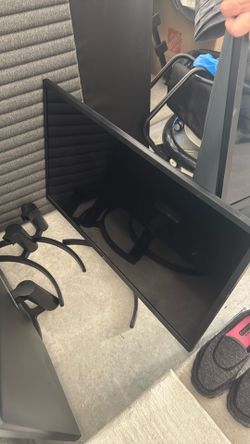 4 LG 27” monitors