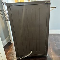 Indoor/Outdoor Resin Ice Chest