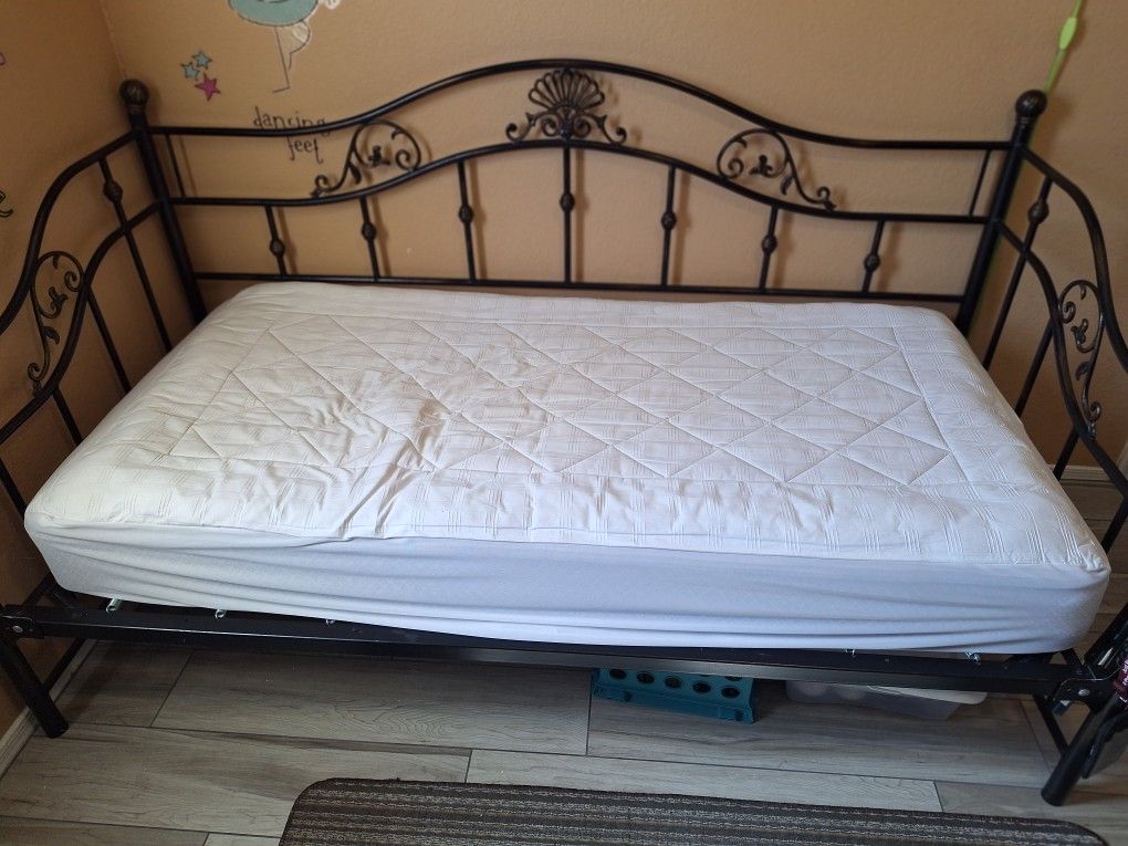 Twin Day Bed
