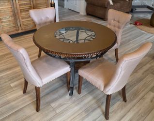 Dinette Round table with 4 chairs