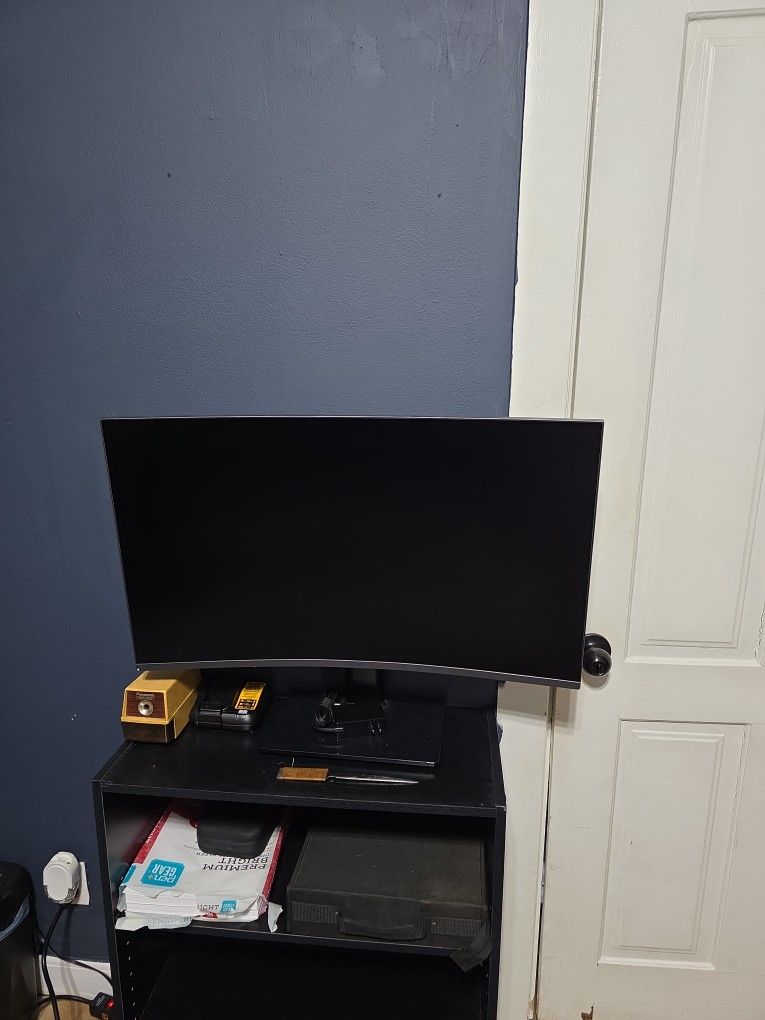32in Curved Samsung Monitor