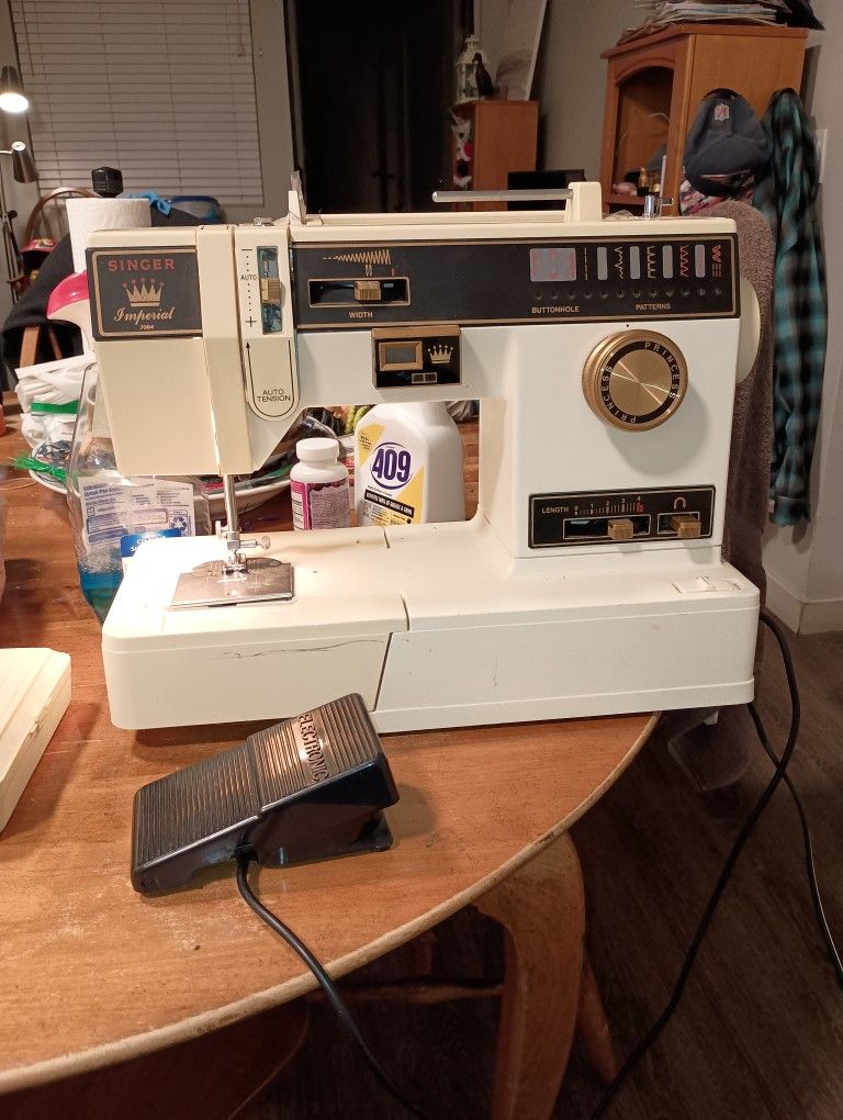 Singer Imperial Sewing Machine 7004