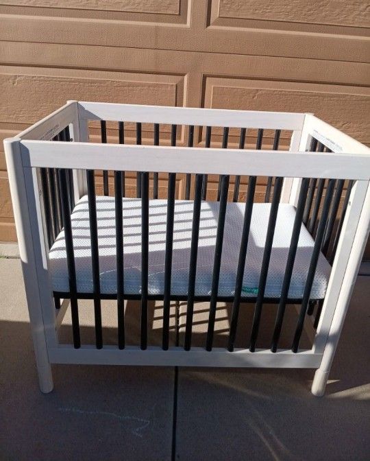 Beautiful Mini Crib with Newton Breathable Baby Mattress