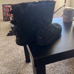 Women’s Uggs Size 8 Kids 6