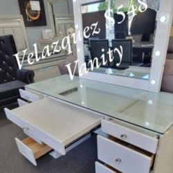 ✅️ WHITE VANITY DESK AND MIRROR ✅️✅️