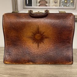 Beautiful Large Antique Leather Gladstone Bag Doctors Style 18”x14”x 8” for  Sale in Norcross, GA - OfferUp