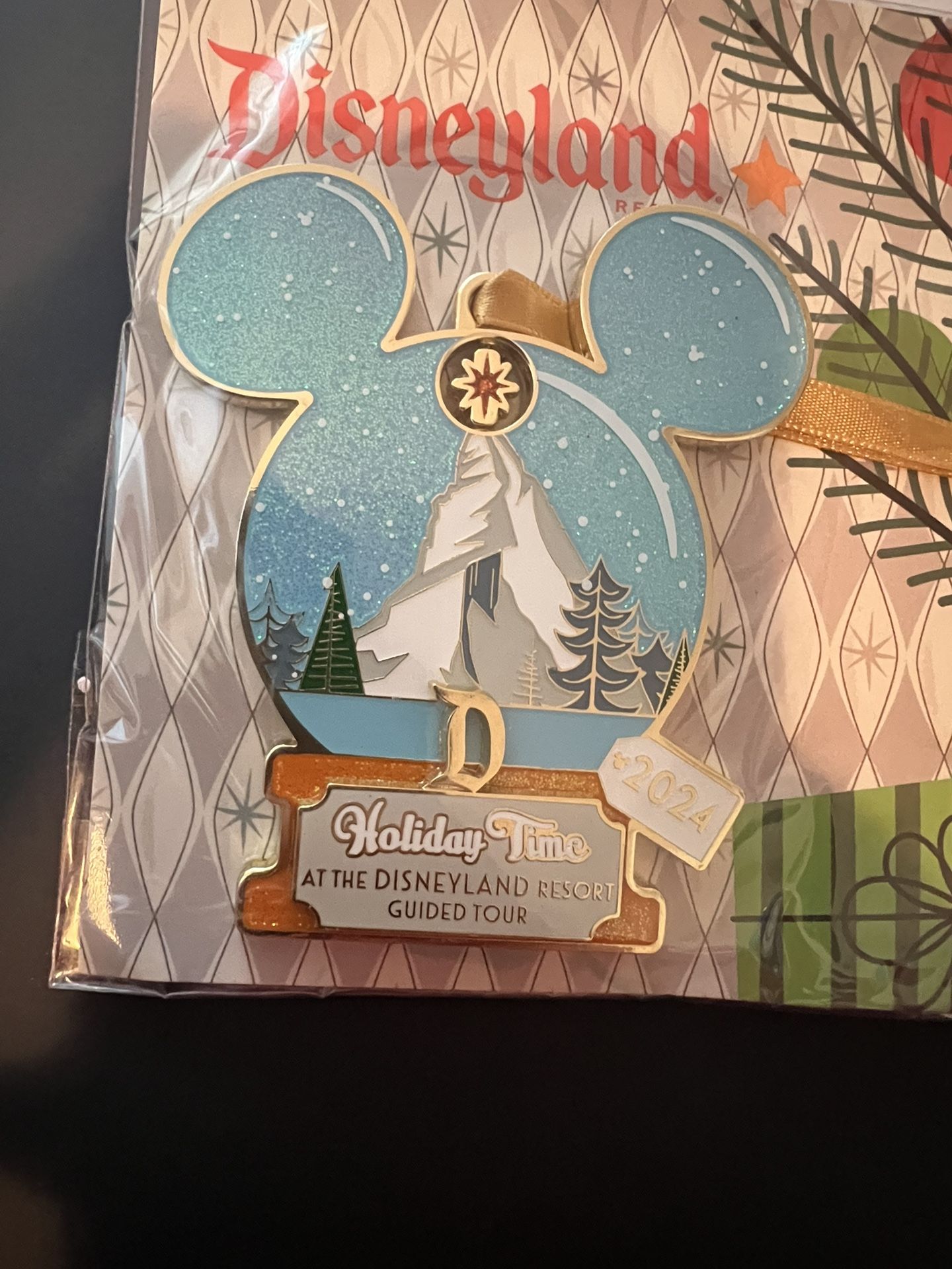 XL DISNEY HOLIDAY PIN/ORNAMENT 2024