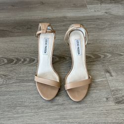 Nude Steve Madden Heels (Size 7)