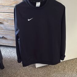 Medium Nike Sweater Shirt