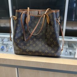 Louis Vuitton Purse For Sale Layaway Available 10% Down If You Are Interested Ask For Maribel Thank You 