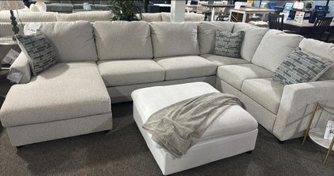 💞OM 💞  Brand New Living Room Sectional with Chaise