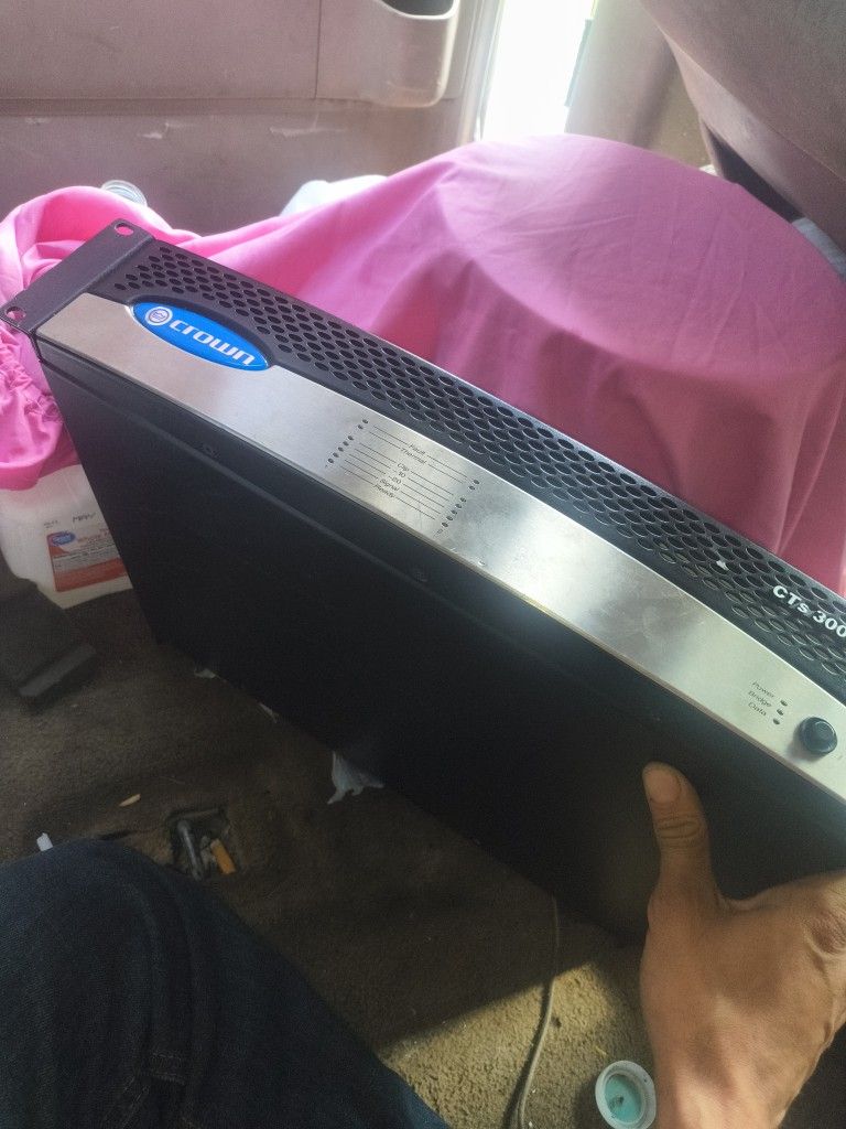 Crown Amplifier 3000 Watts 300$
