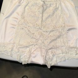 Vintage 3X Lingerie Lace Pleated Bottom 