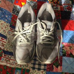 Woman’s Asics 8.5