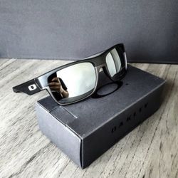 New Oakleys  Box, Pouch Cloth All Included